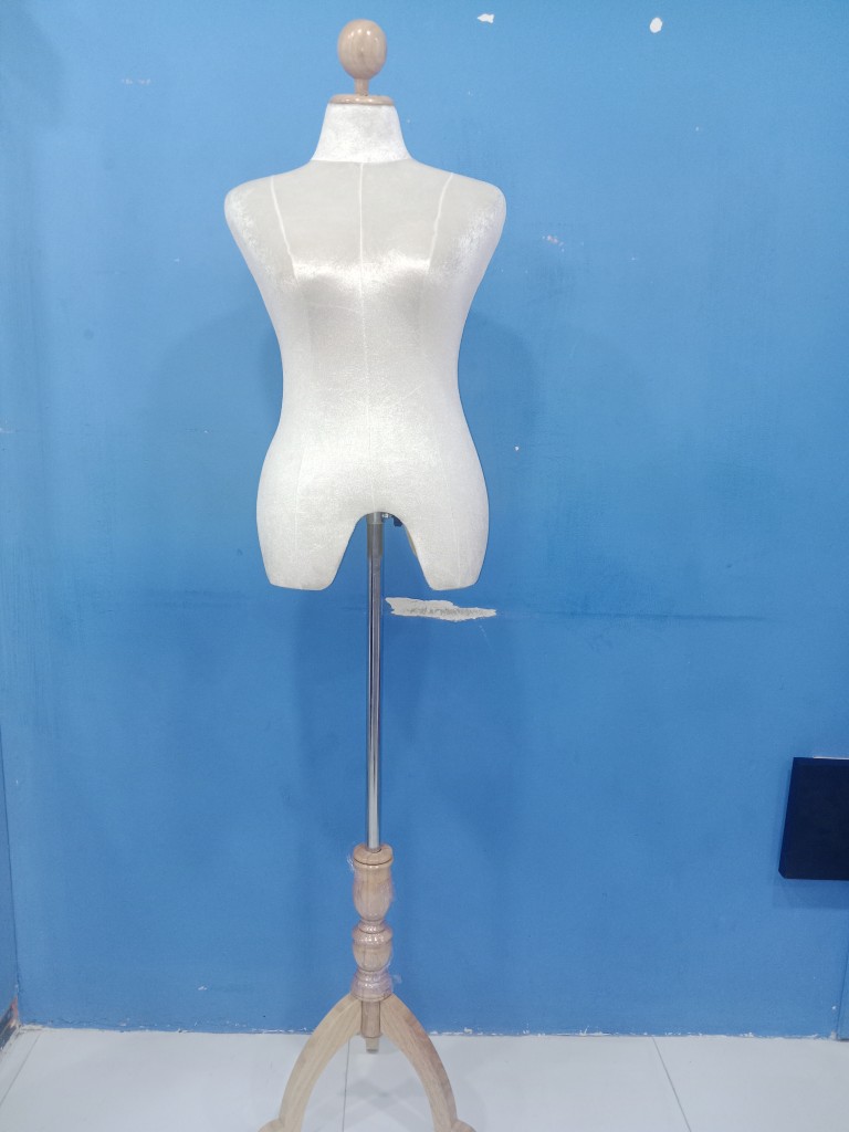 TAILOR MADE 92 DUMMY (LADIES) WITH WOOD STAND 